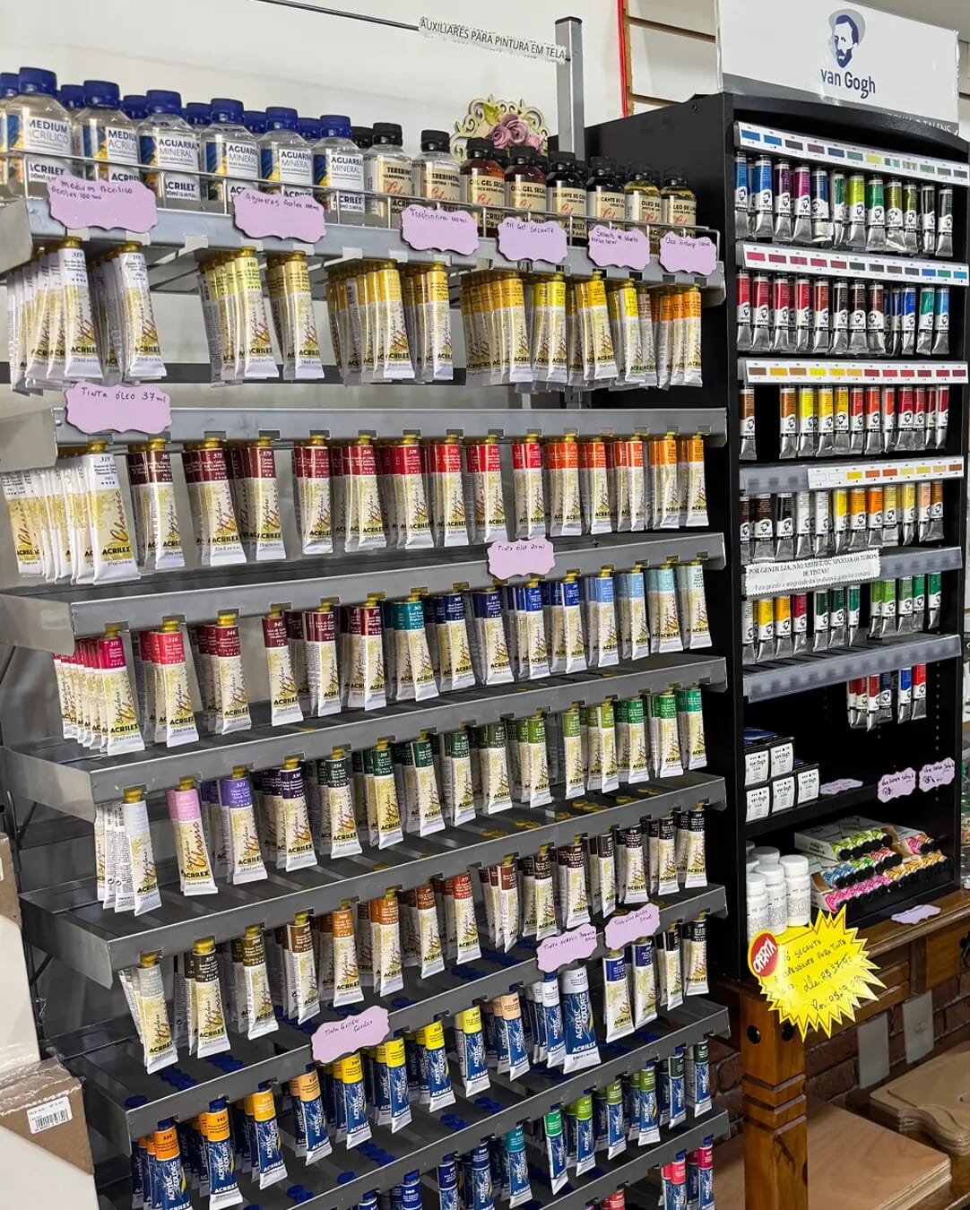 Tintas para pintura em tela Acrilex e Van Gogh com auxiliares artisticos na loja em Sorocaba